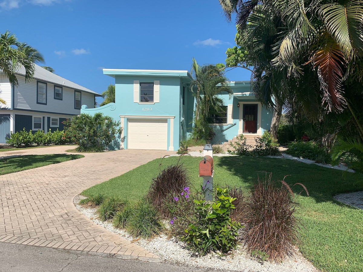 Photo 2 of Adorable canal front cottage close to beach with boat ramp, dock & heated pool.