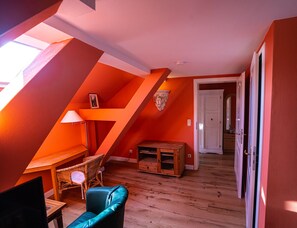 Standard Suite, Private Bathroom | Interior - Pension am Dom (Schwerin)