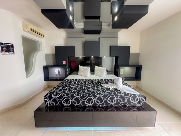 Premium Room | Minibar, iron/ironing board, free WiFi, bed sheets - Auto-Hotel Mediterraneo (Banderilla)