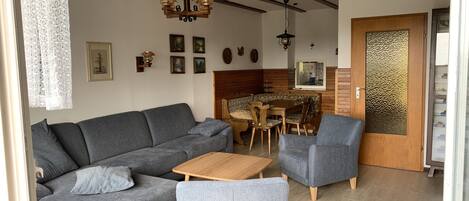 Smart TV, table tennis, books, stereo