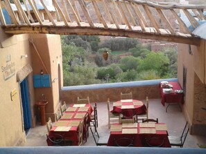Daily buffet breakfast for a fee - Labyrinth Kasbah Dades (Ait Youl)