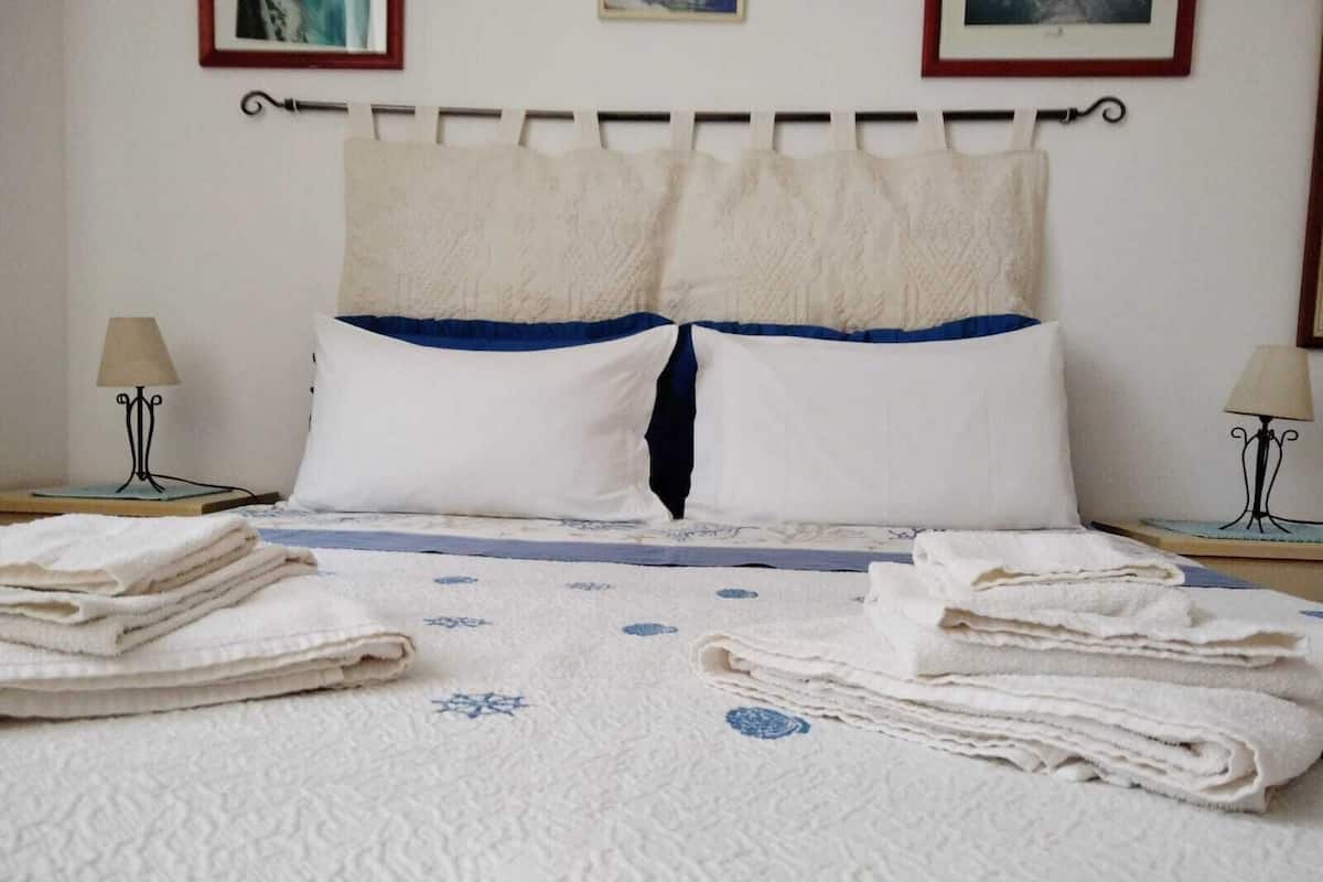 Habitación individual | Escritorio, wifi gratis, decoración individual y mobiliario individual