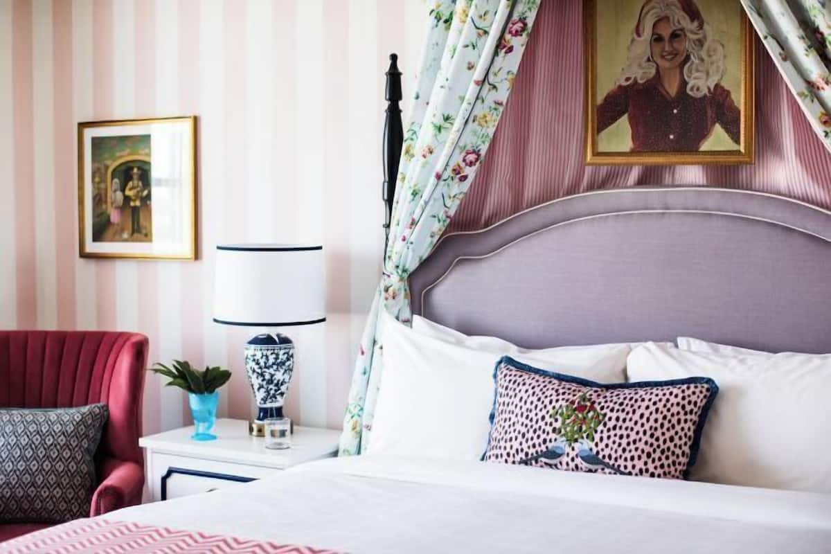 Hypo-allergenic bedding, pillowtop beds, in-room safe