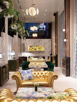 Hotel entrance and lobby at Graduate by Hilton Nashville