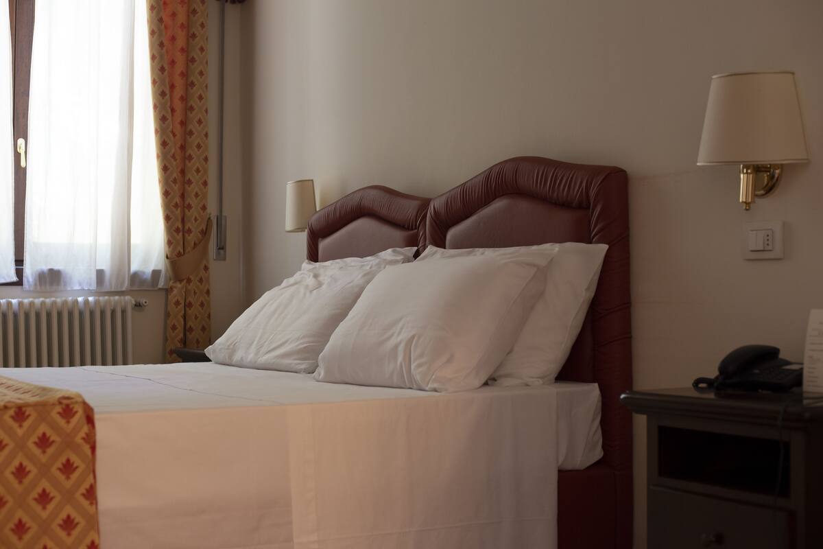 Classic Room, 1 Double Bed | WiFi (free)