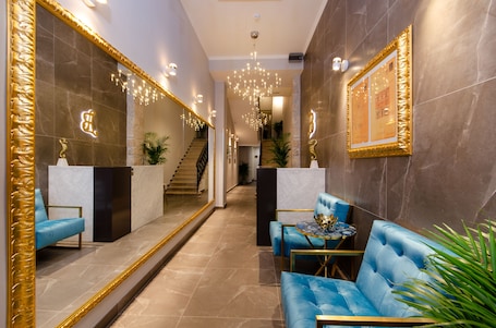 Lobby sitting area. Villa Brandestini
