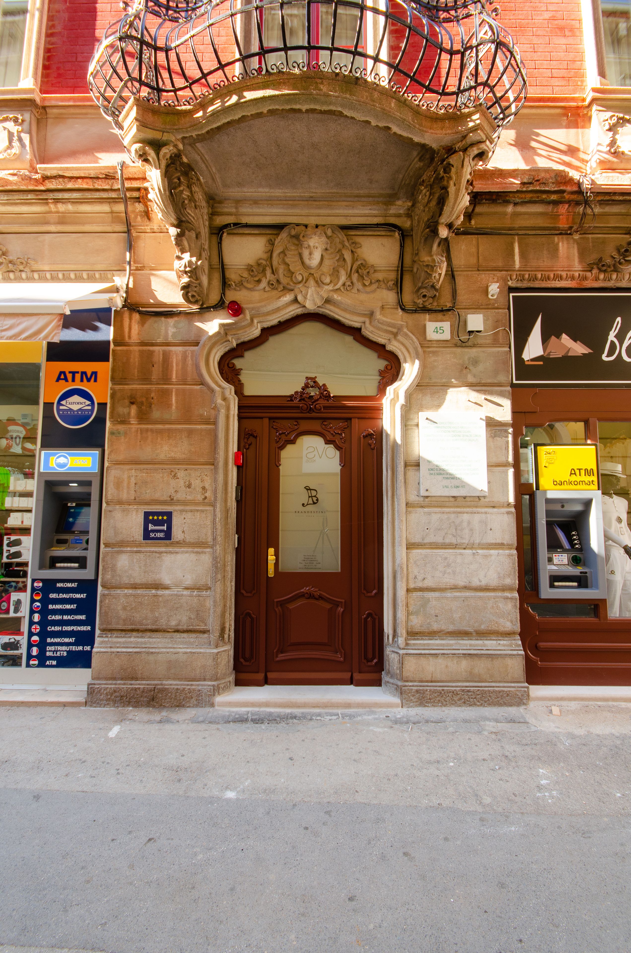 Entrada de la propiedad