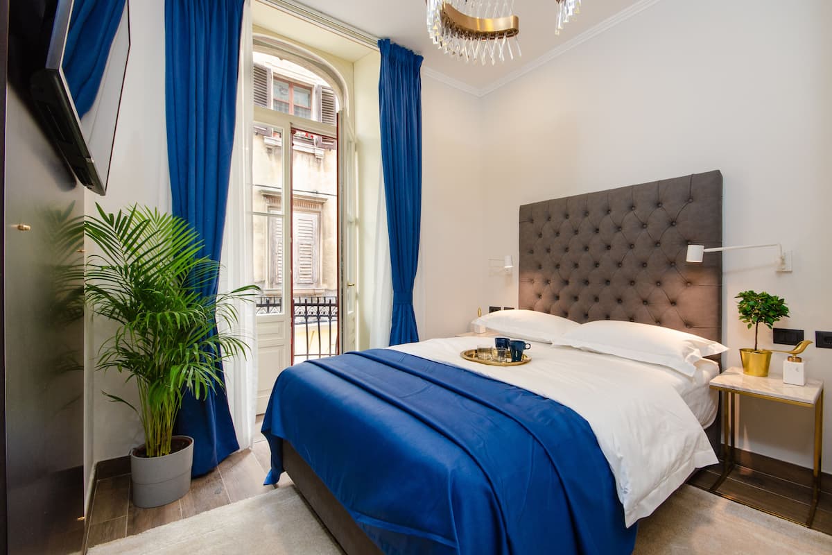 Habitación doble Confort, 1 cama matrimonial, balcón, vista a la ciudad | 1 habitación, sábanas de algodón egipcio y ropa de cama de alta calidad