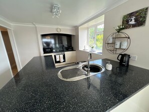 Småhus, 4 soverom, privat bad (cwmbach cottage) | Eget kjøkken | Vannkoker og brødrister