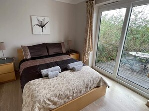 Cabin, 1 Bedroom, Private Bathroom (Orchard Lodge) | Soundproofing, iron/ironing board, free WiFi, bed sheets