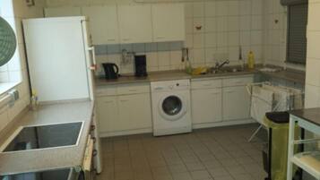 Fridge, microwave, stovetop, cookware/dishes/utensils