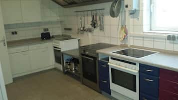 Fridge, microwave, stovetop, cookware/dishes/utensils