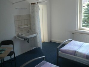 Doppel- oder Zweibettzimmer, Gemeinschaftsbad