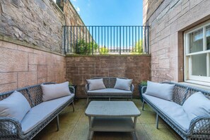 Apartment (2 Bedrooms) | Balcony