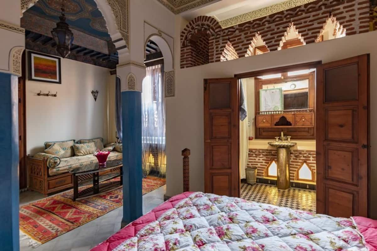 House | 5 bedrooms, in-room safe, desk, blackout drapes