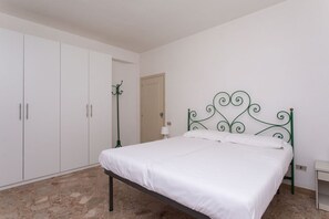 3 bedrooms, bed sheets - N129 - Numana, three-room apartment with sea view 200mt from the beach (Marcelli)