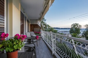 Terrace/patio - Amazing Beach Front Apartment in the Athens Riviera (Vouliagmeni)