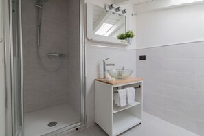 Apartment, 2 Bedrooms, Private Pool | Bathroom | Shower, hair dryer, bidet, towels - Rustico Belvedere (Soiano del Lago)