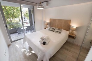 Apartment, 1 Queen Bed with Sofa bed, Private Bathroom | Bathroom | Combined shower/bathtub, hair dryer, towels, soap - Bonpland & Nicaragua (Buenos Aires)