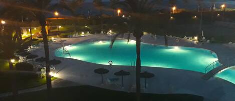 Seasonal outdoor pool