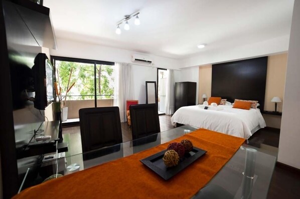 Ferros/tábuas de passar roupa, Wi-Fi de cortesia, roupa de cama