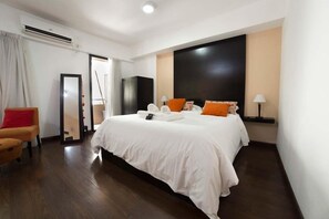 Studio Suite, 1 Queen Bed, Private Bathroom | Iron/ironing board, free WiFi, bed sheets - Azcuenaga & Peña (Buenos Aires)