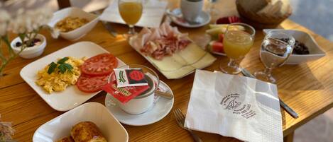 Free daily full breakfast