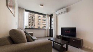 32-inch LED TV with cable channels, TV - Jorge L. Borges & Charcas II (Buenos Aires)