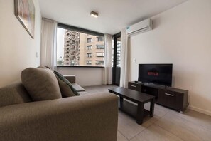 32 吋LED 電視連有線電視頻道、電視