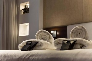 Comfort Apartment, City View | Bathroom amenities | Combined shower/tub, free toiletries, towels, soap - Araoz & Paraguay (Buenos Aires)