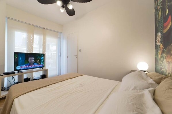 Apartment, 1 Queen Bed, Private Bathroom | Iron/ironing board, free WiFi, bed sheets - Sanchez de Bustamante & French (Buenos Aires)