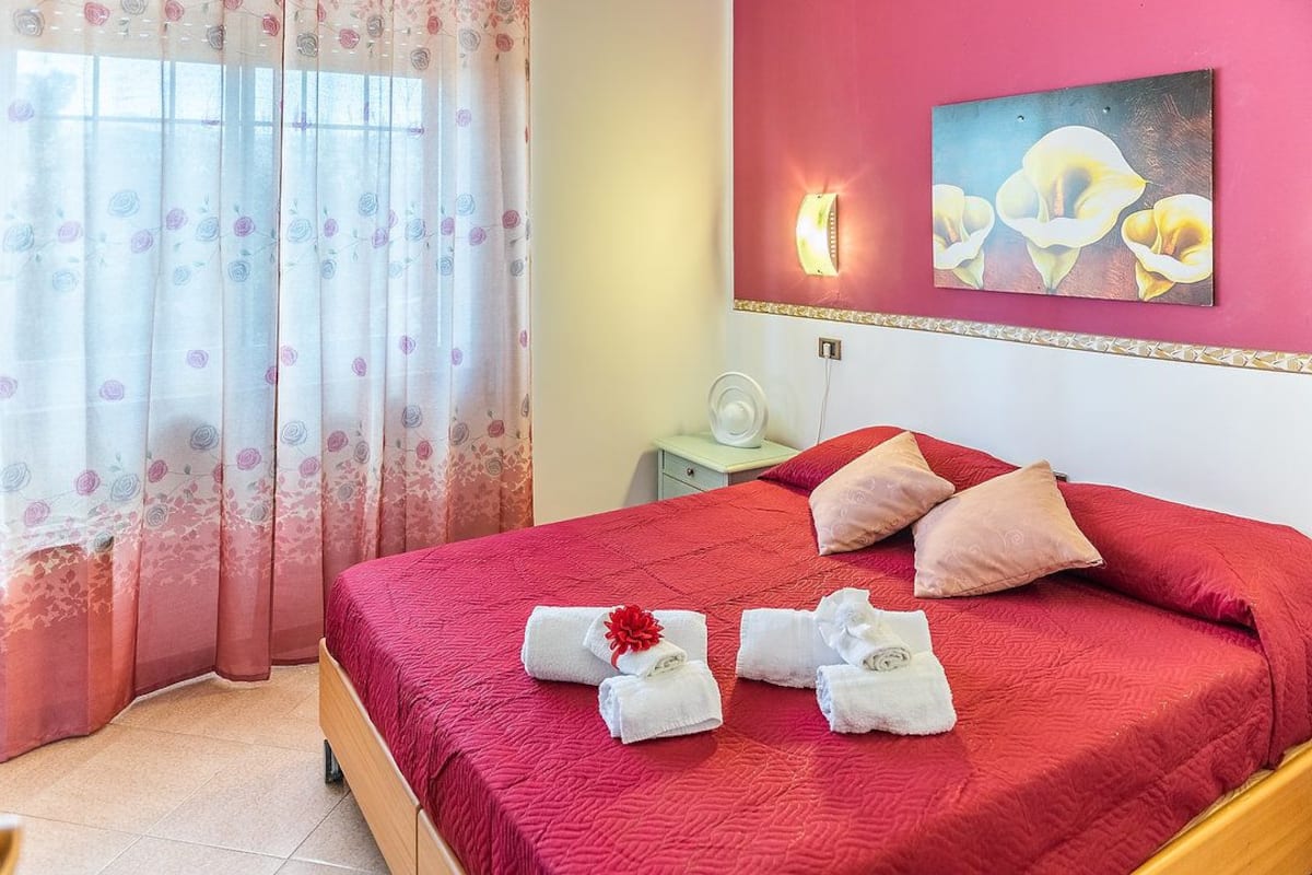 In-room safe, free WiFi, bed sheets