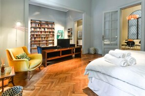 32-inch LED TV with cable channels, TV - Pacheco de Melo & Junin (Buenos Aires)