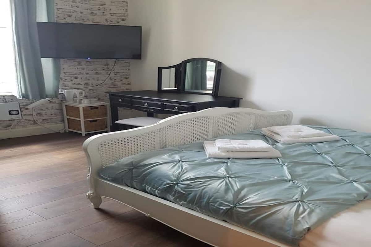 Standard Double Room, Shared Bathroom