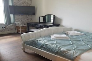 Chambre Double Standard, salle de bains commune