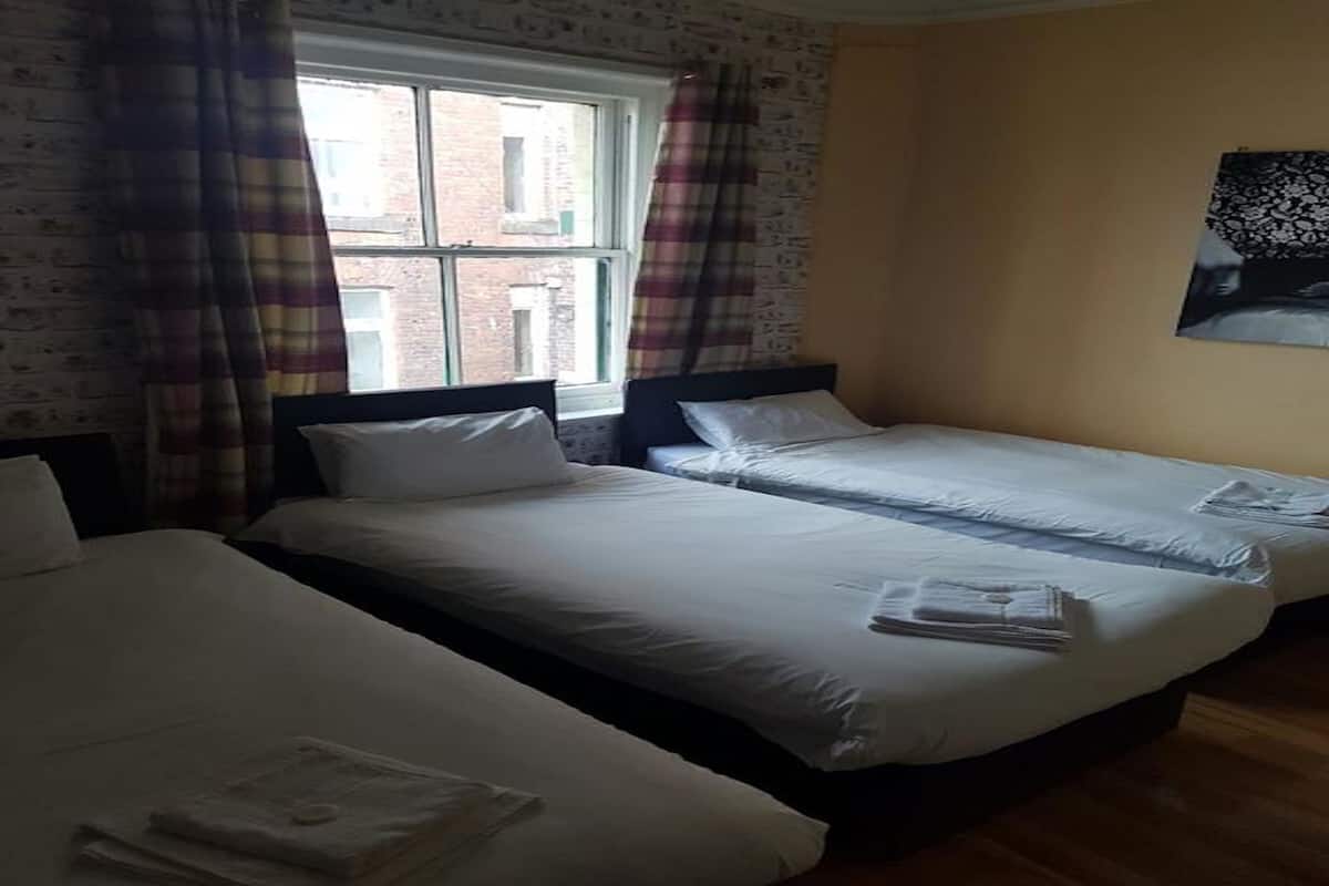 Standard Triple Room, Shared Bathroom | 1 bedroom, desk, WiFi (free)