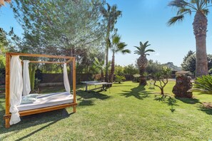 Chalet Confort, plusieurs lits, vue jardin | Terrasse/Patio