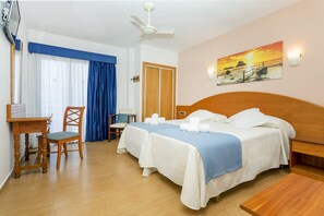 Standard Room | Individually furnished, desk, free WiFi, bed sheets - Hostal Manolita (Sant Antoni de Portmany)