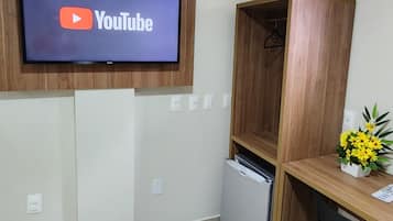 Tomannsrom – superior, 2 enkeltsenger | Minibar, individuelt innredet, skrivebord og skrivebord for bærbar PC