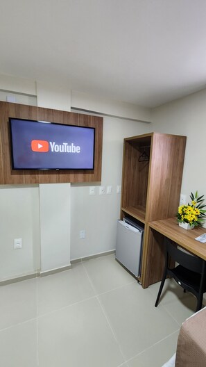 Superior Twin Room, 2 Twin Beds | Minibar, individually furnished, desk, laptop workspace