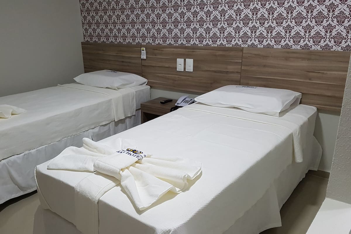 Superior Twin Room, 2 Single Beds | Minibar, individually furnished, desk, laptop workspace