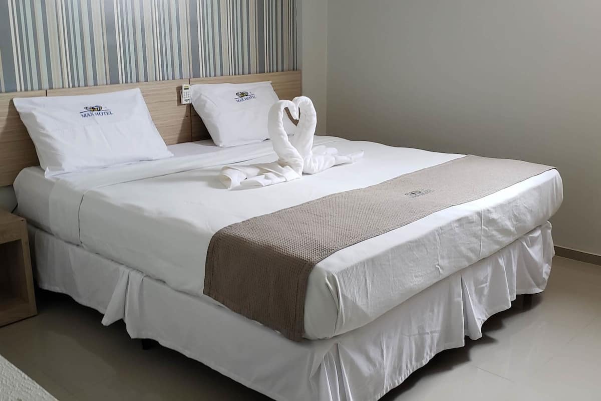 Superior Twin Room, 1 Double Bed | Minibar, individually furnished, desk, laptop workspace