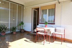 Outdoor dining - Apartment Mihajic M (10005-A1) (Klimno - island Krk)