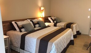 Deluxe Triple Room | Blackout drapes, iron/ironing board, free WiFi, bed sheets - Amoreiras Hotel Pousada (São Sebastião)