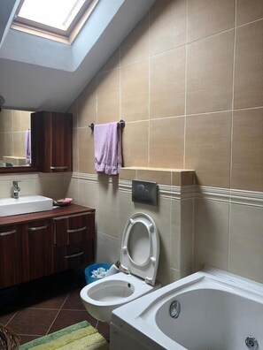 Appartement, vue mer | Salle de bain | Baignoire