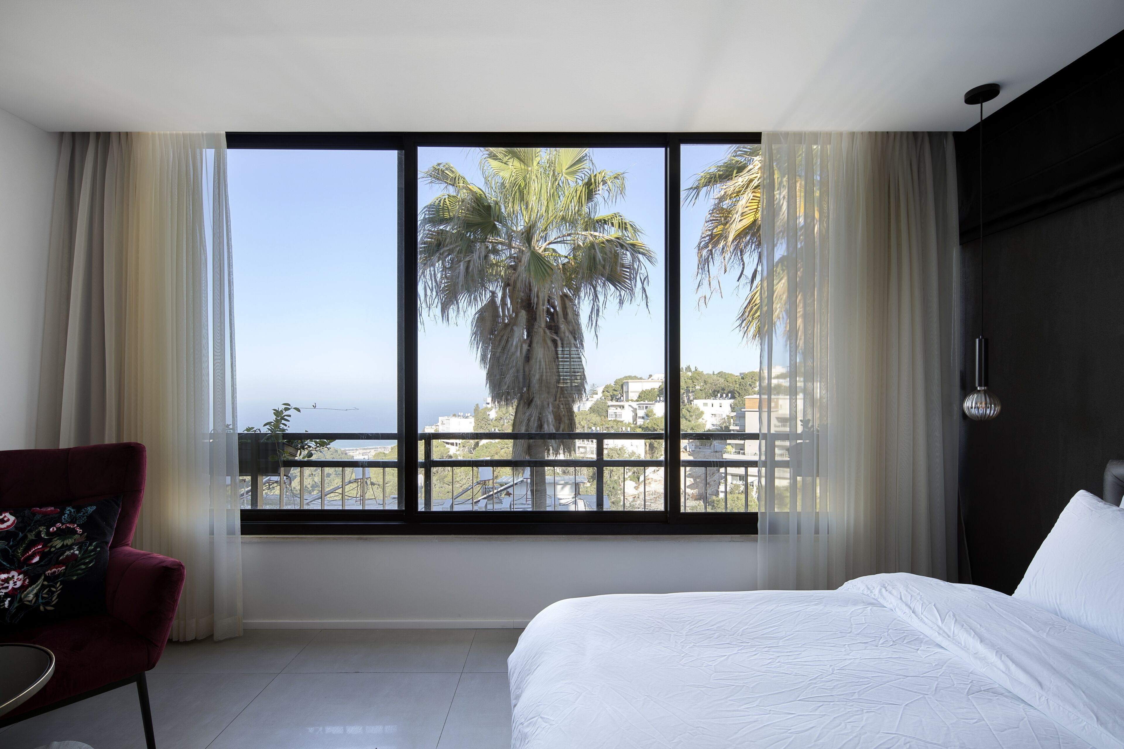 奢華客房 | 迷你吧、書桌、筆電工作空間 、熨斗/熨衣板