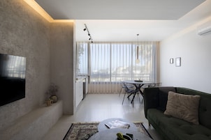 Deluxe Apartment | Living area | 40-inch Smart TV with digital channels, TV, Netflix