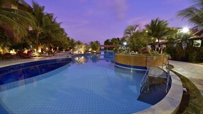 Kolam renang outdoor