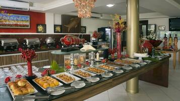 Free daily buffet breakfast