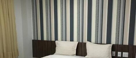 Sábanas de algodón egipcio, ropa de cama de alta calidad y minibar